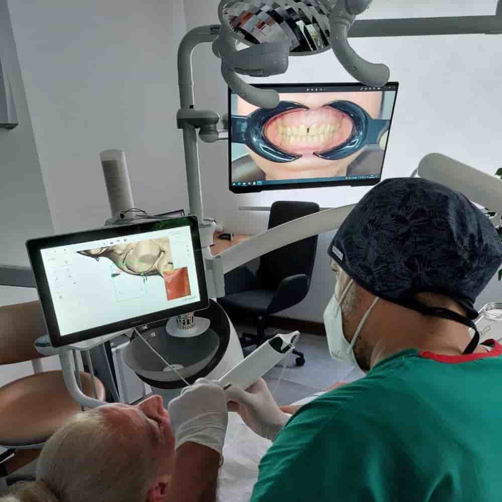 Adaport Dental Clinic في Izmir، Turkey تعليقات من مرضى حقيقيين
 Slider image 5