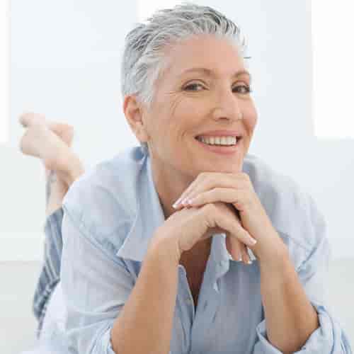 باقة علاج الخلايا الجذعية لمكافحة الشيخوخة وتجديد الخلايا في طوكيو، اليابان، من عيادة هيلين